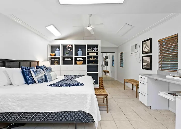 Walks On The Shores Private Front Access Holiday home *
