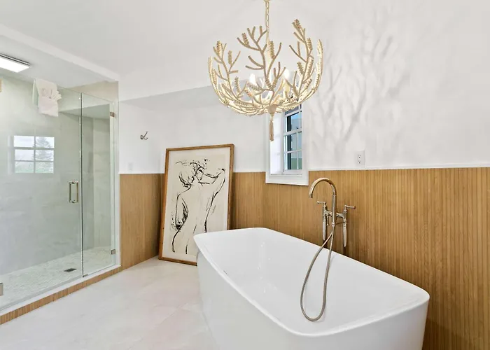 Walks On The Shores Private Front Access Holiday home *
